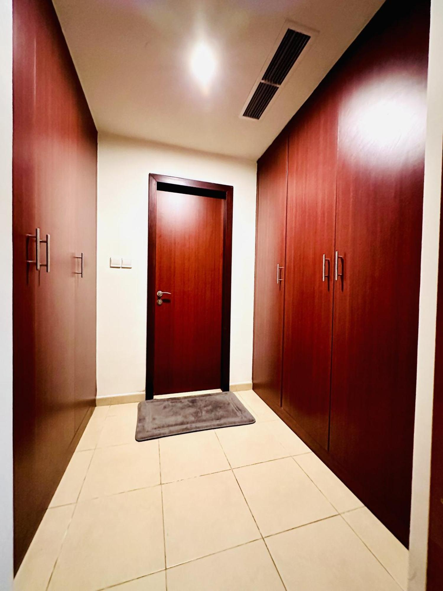 The Aero Hostel Дубай Екстер'єр фото